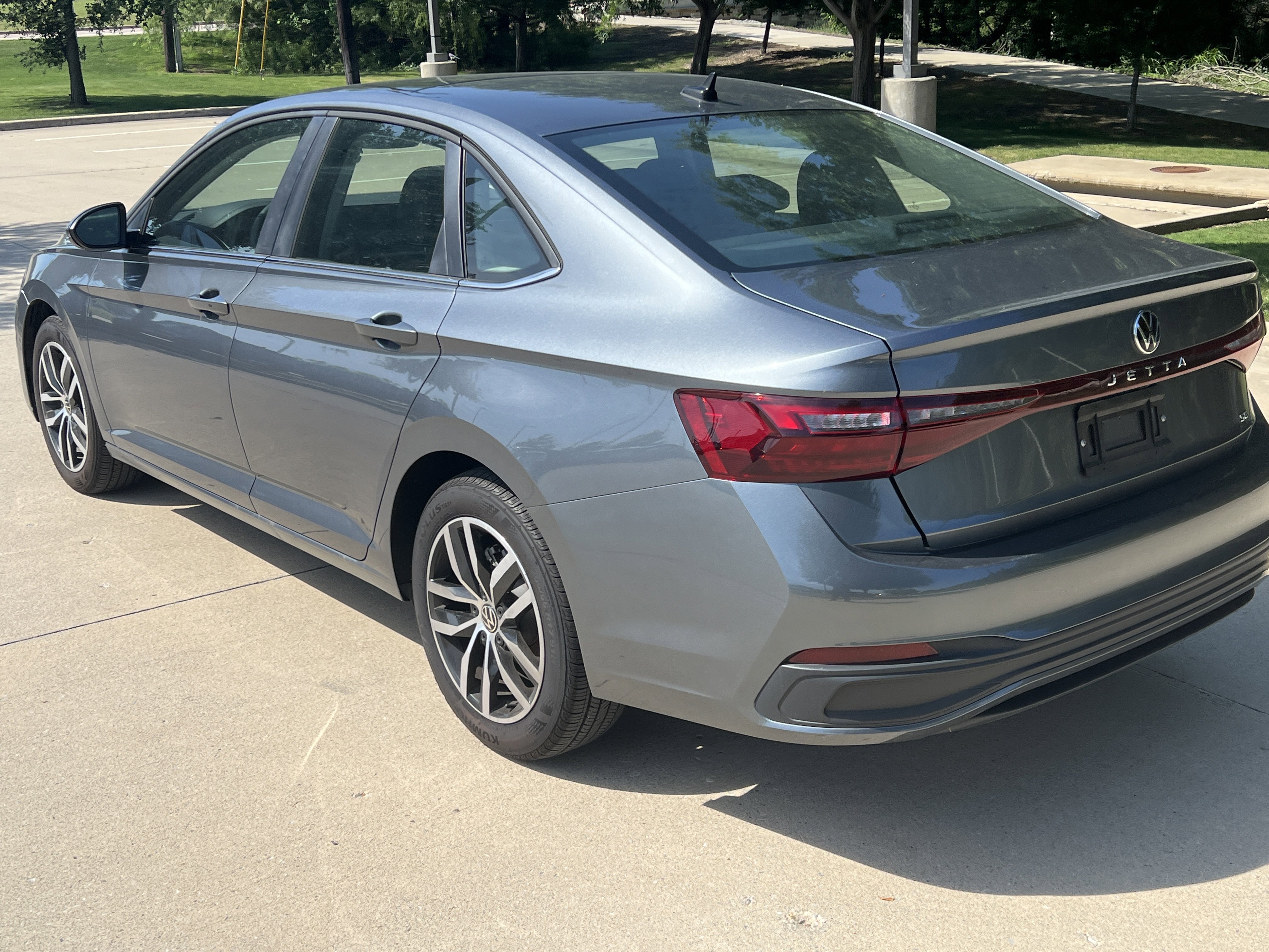 Used 2025 Volkswagen Jetta SE w/ Sunroof Package FWD image 8