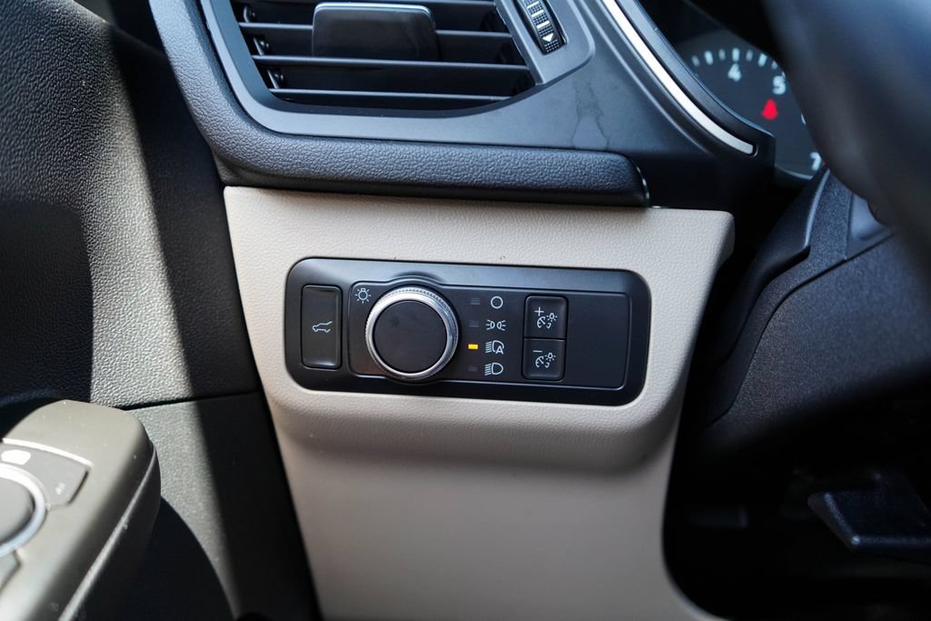 Used 2021 Ford Escape SE w/ Convenience Package FWD image 29