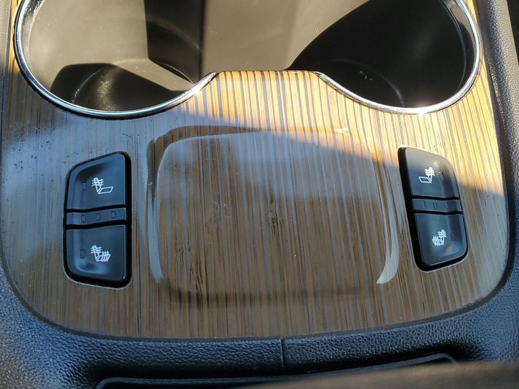 Used 2021 GMC Acadia SLE w/ Driver Convenience Package image 32