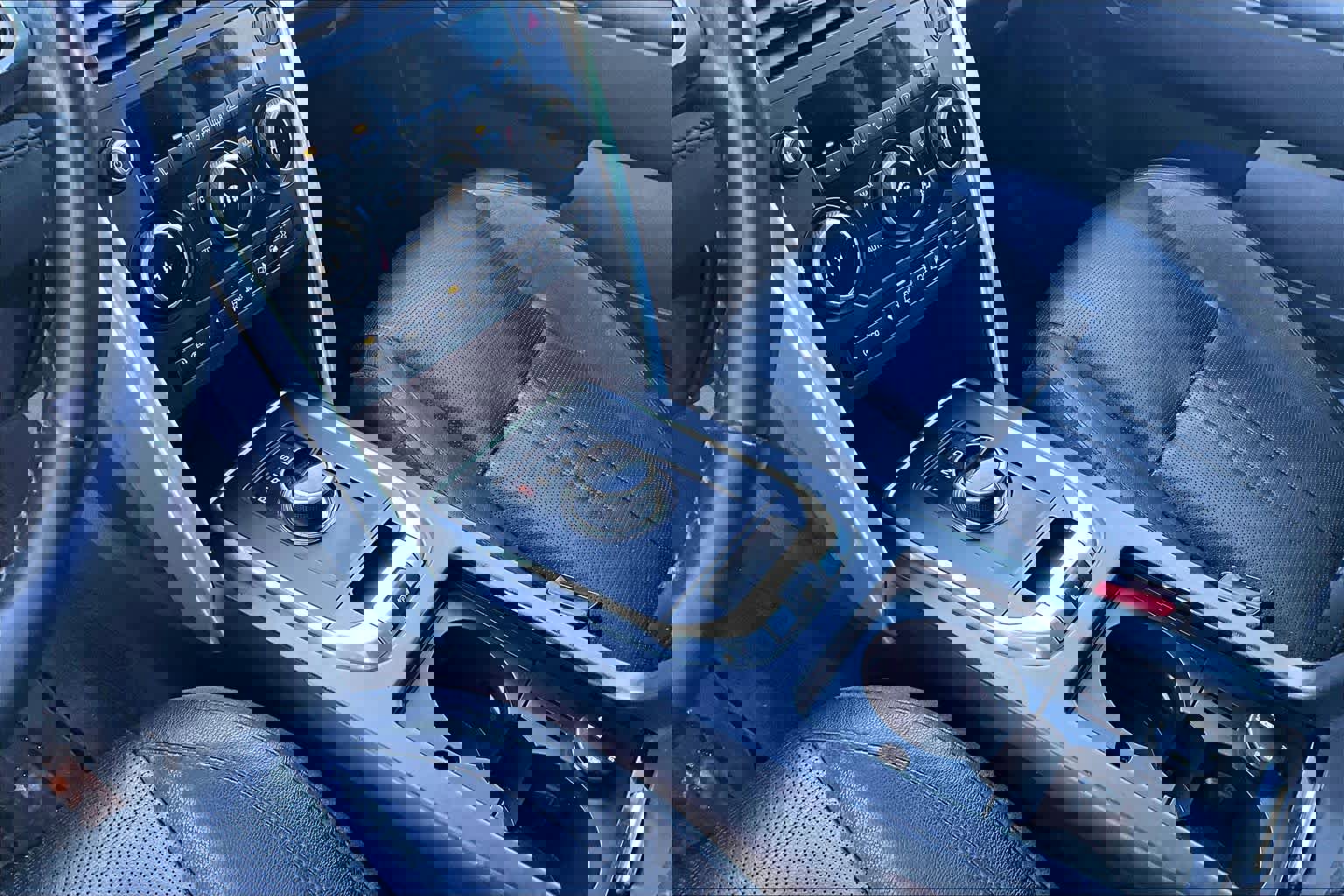 Used 2017 Land Rover Discovery Sport HSE image 17