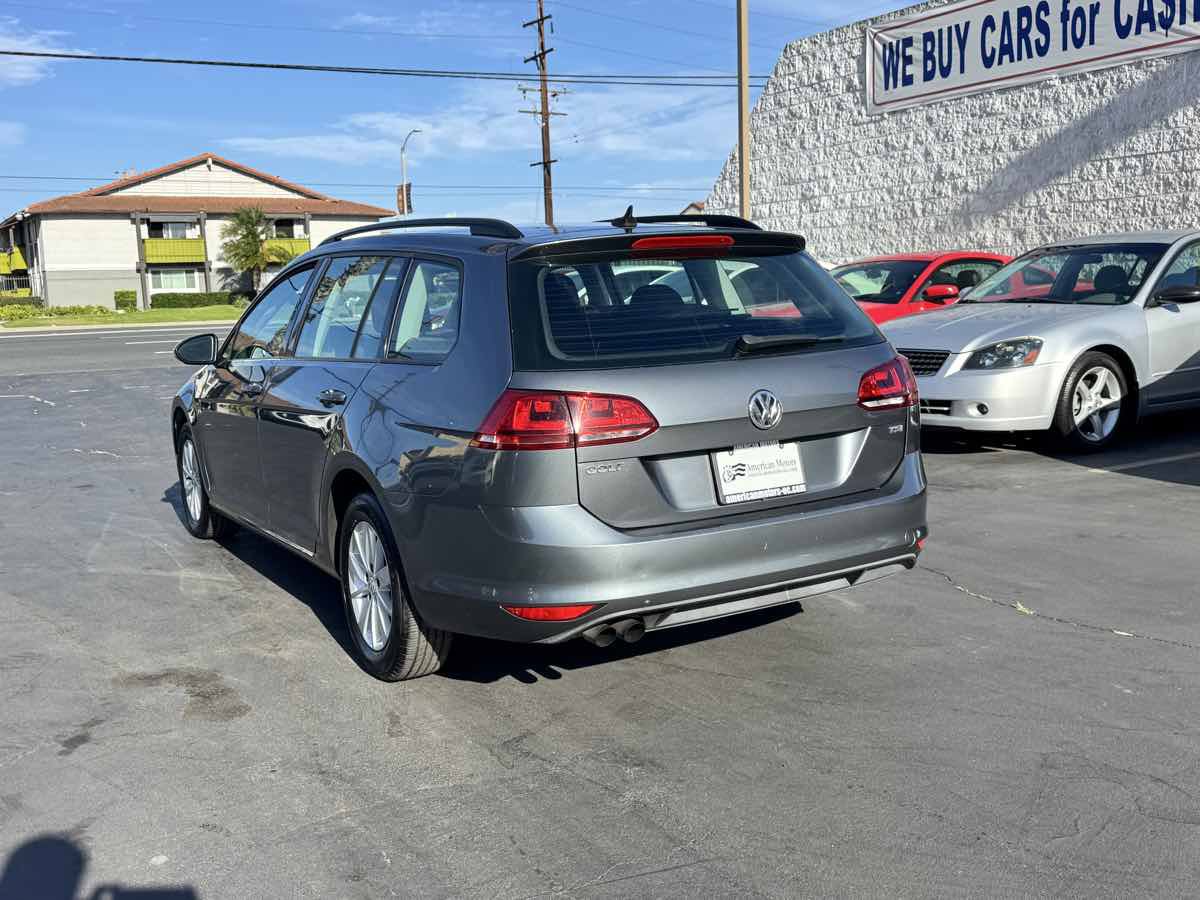Used 2016 Volkswagen Golf S FWD image 2