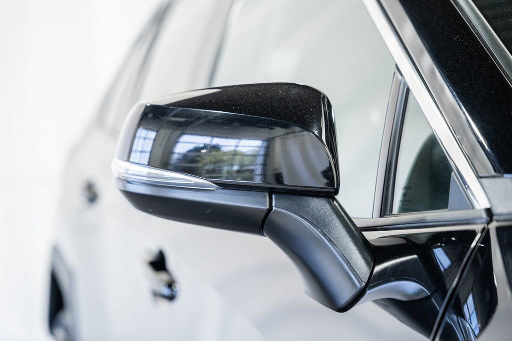 Used 2025 Toyota RAV4 XLE AWD/4WD image 11