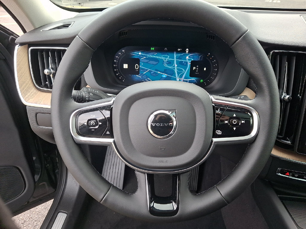 New 2027 Volvo XC60 B5 Plus AWD/4WD image 17