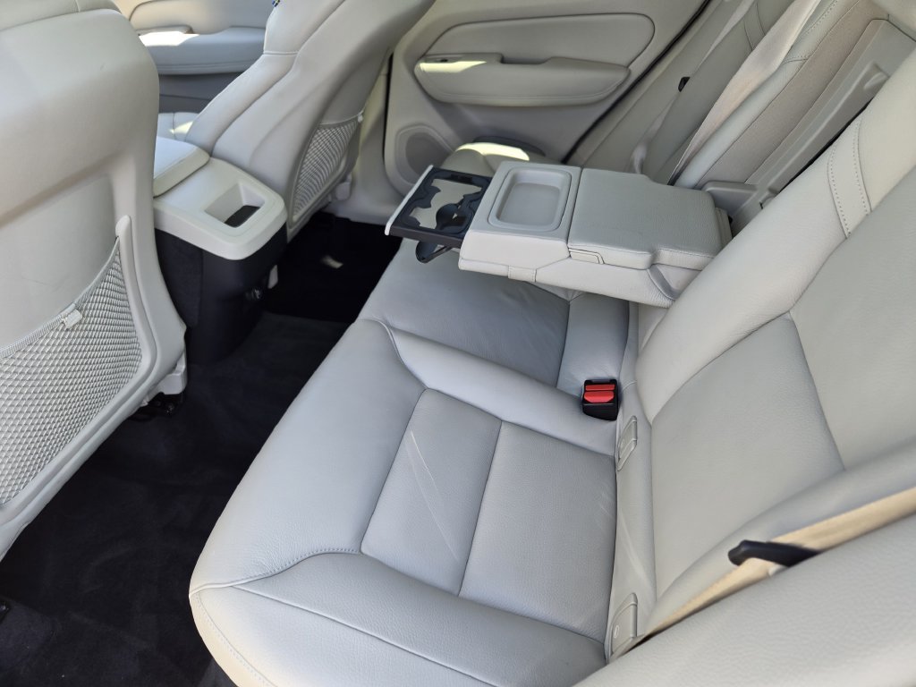 Used 2018 Volvo XC60 T5 Momentum w/ Convenience Package AWD/4WD image 40