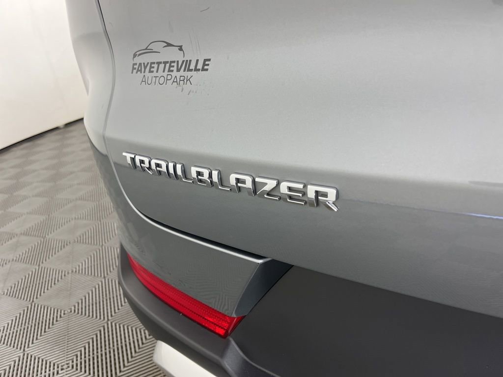 Used 2023 Chevrolet TrailBlazer LT image 3
