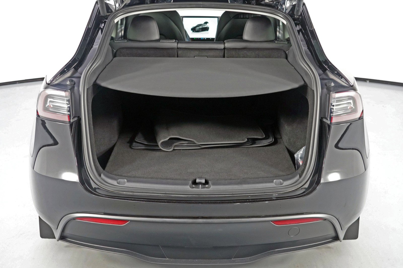 Used 2023 Tesla Model Y Performance image 10