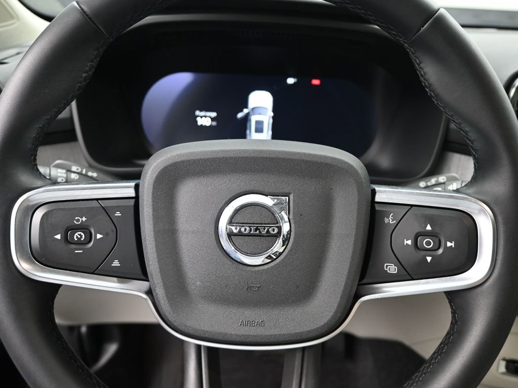 Used 2025 Volvo XC40 B5 Ultra image 10