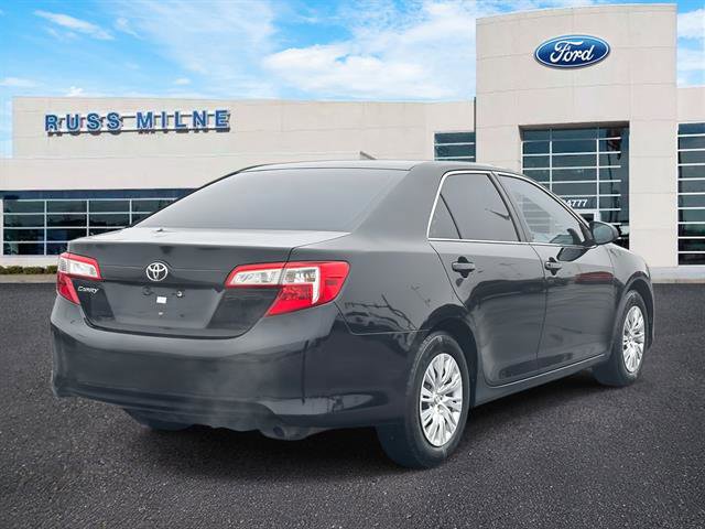 Used 2014 Toyota Camry L image 4