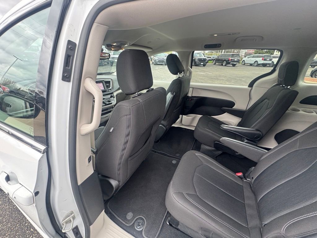 Used 2023 Chrysler Voyager LX FWD image 12