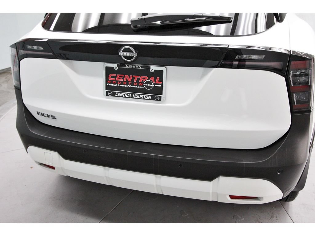 Used 2026 Nissan Kicks SV FWD image 7