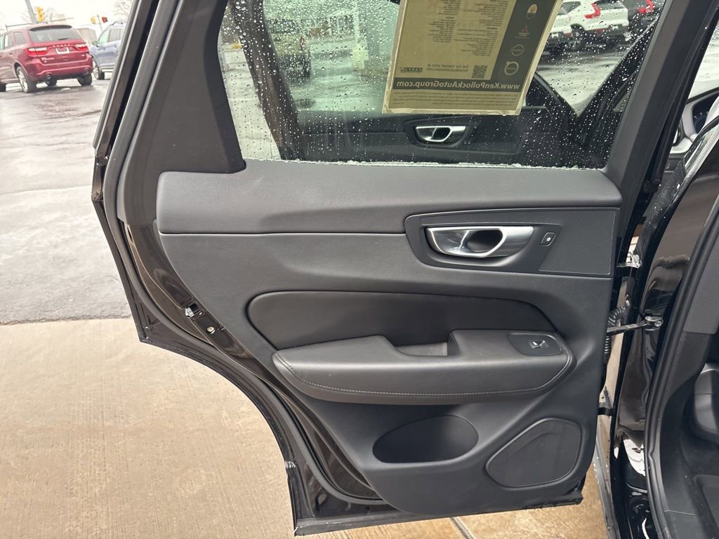 Certified 2023 Volvo XC60 B5 Core w/ Climate Package AWD/4WD image 36