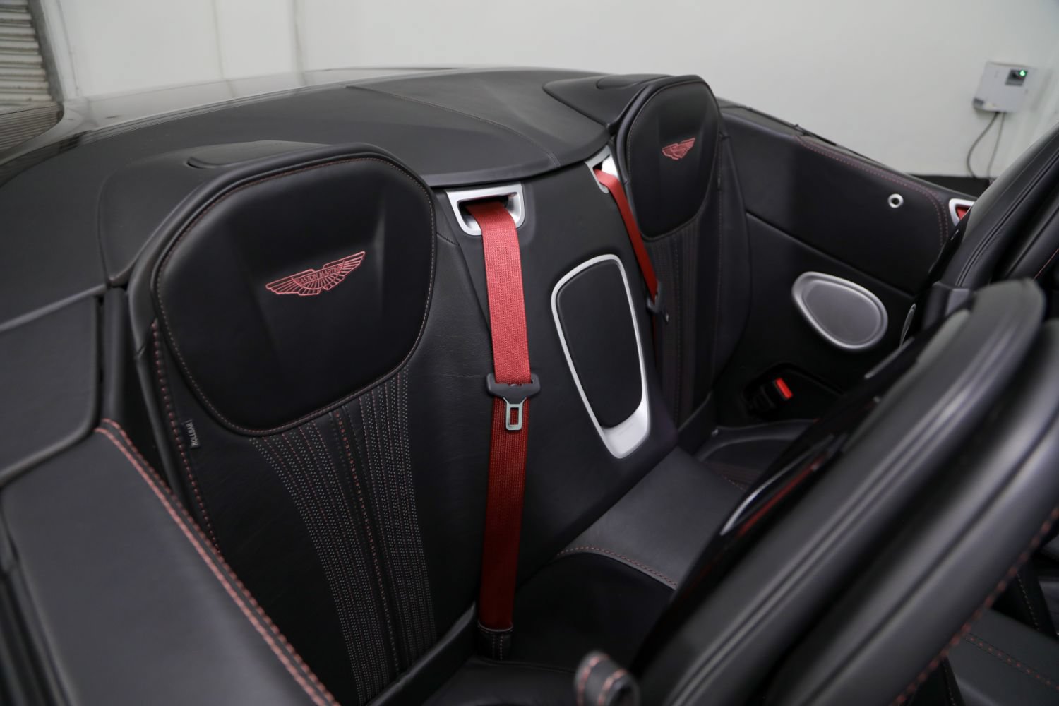 Used 2019 Aston Martin DB11 Volante RWD image 37