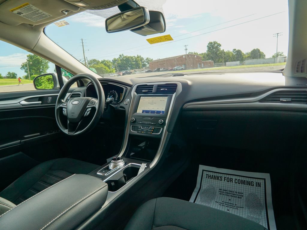 Used 2020 Ford Fusion SE FWD image 12