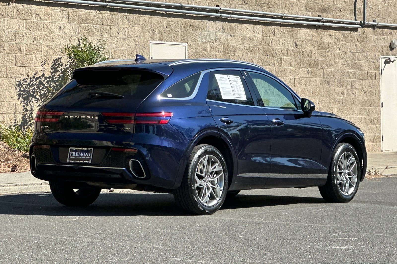 Used 2025 Genesis GV70 2.5T AWD/4WD image 3