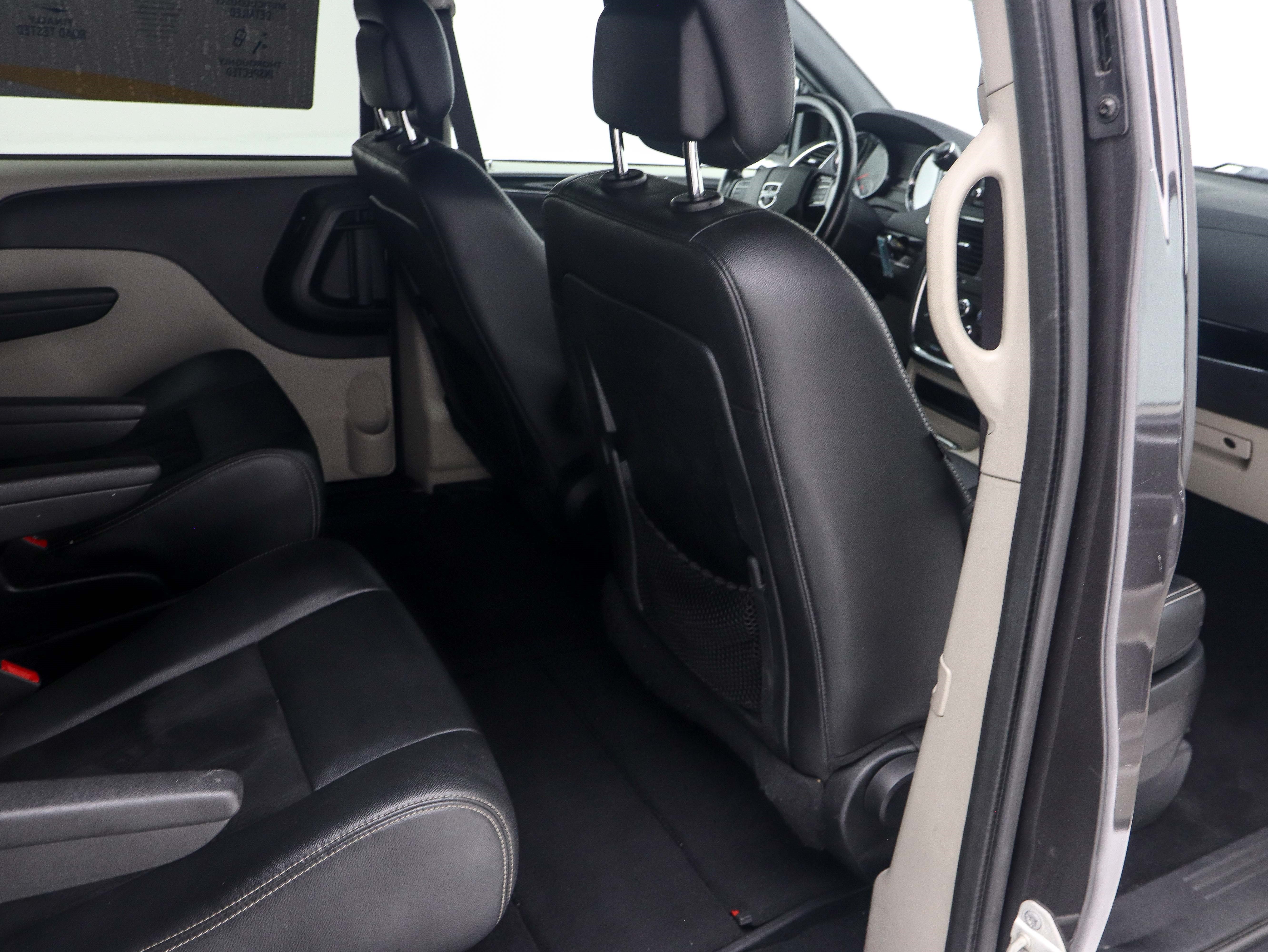 Used 2020 Dodge Grand Caravan SXT FWD image 15