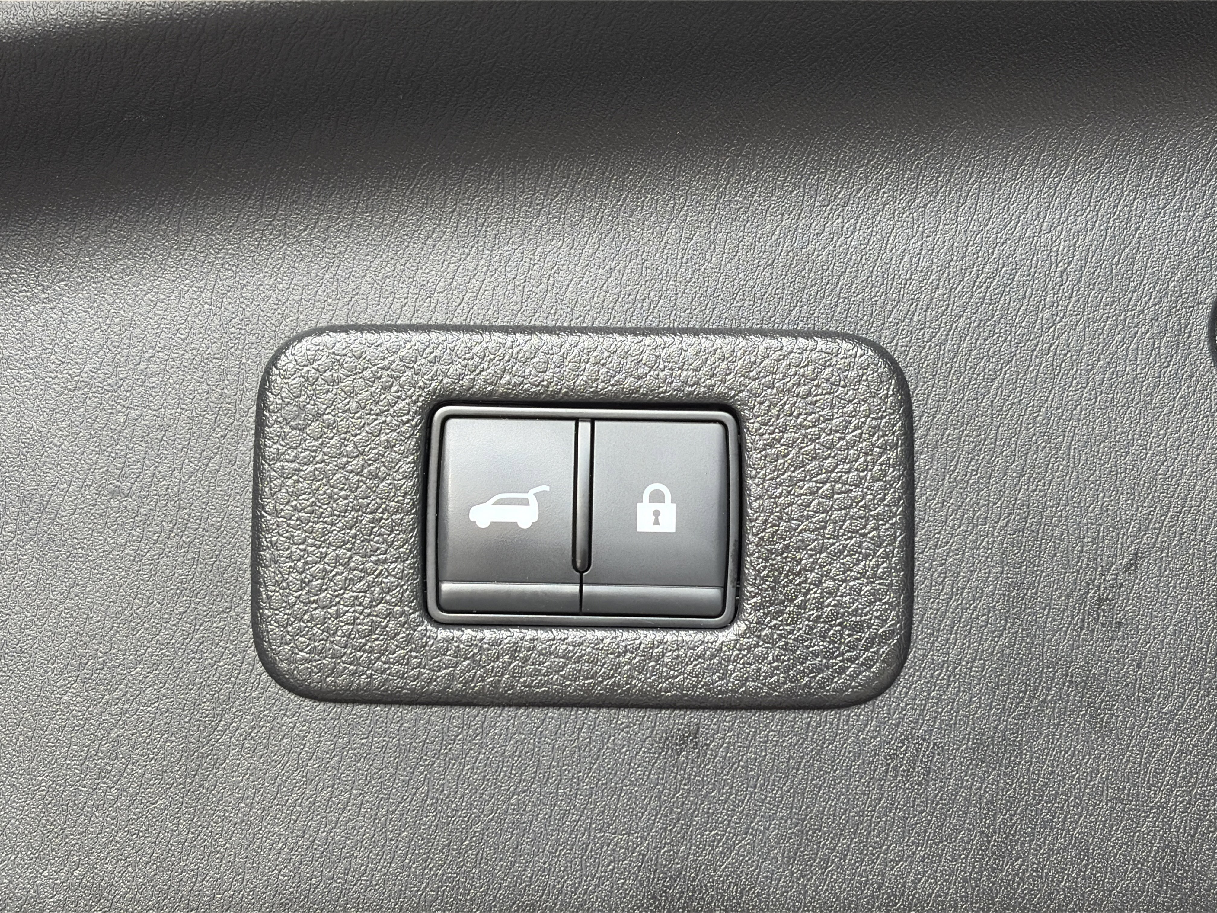 Certified 2023 Nissan Armada SL w/ Captain's Chairs Package image 15