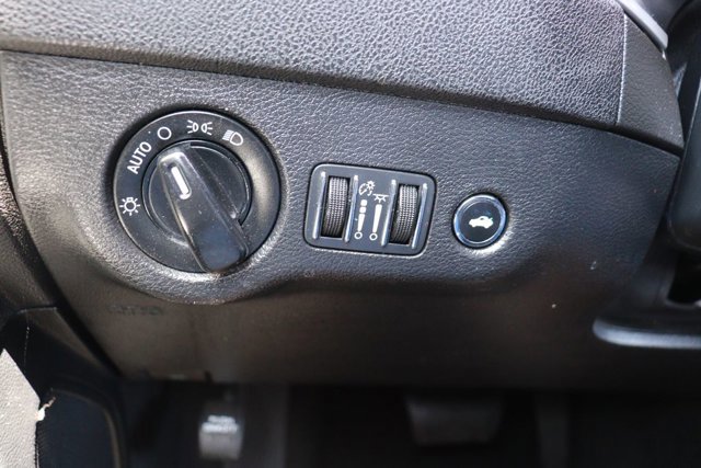Used 2020 Dodge Charger SXT RWD image 21