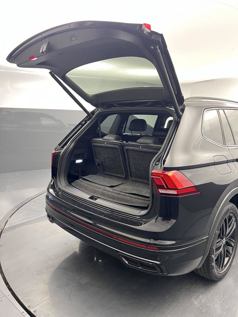 Used 2022 Volkswagen Tiguan SE R-Line FWD image 22