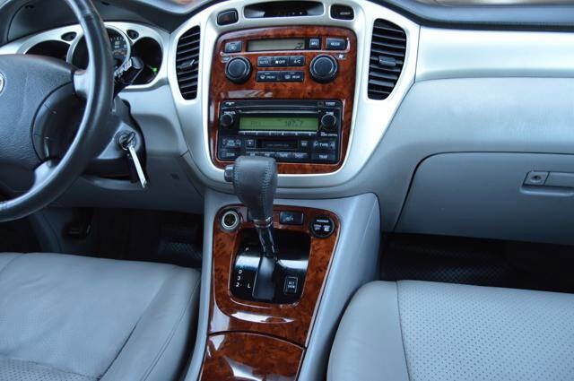 Used 2004 Toyota Highlander Limited image 22