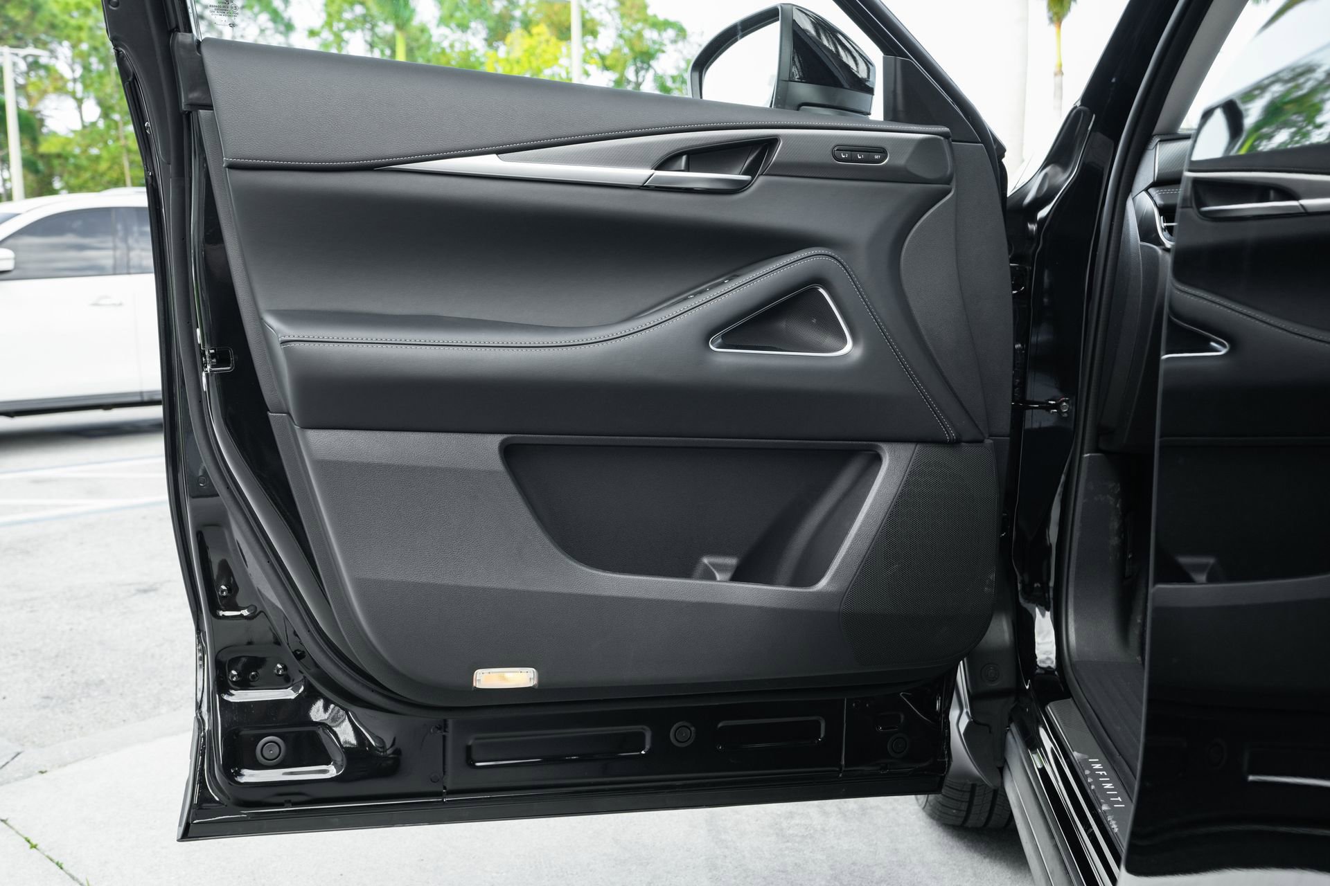 New 2026 INFINITI QX60 Luxe w/ Family Package image 25