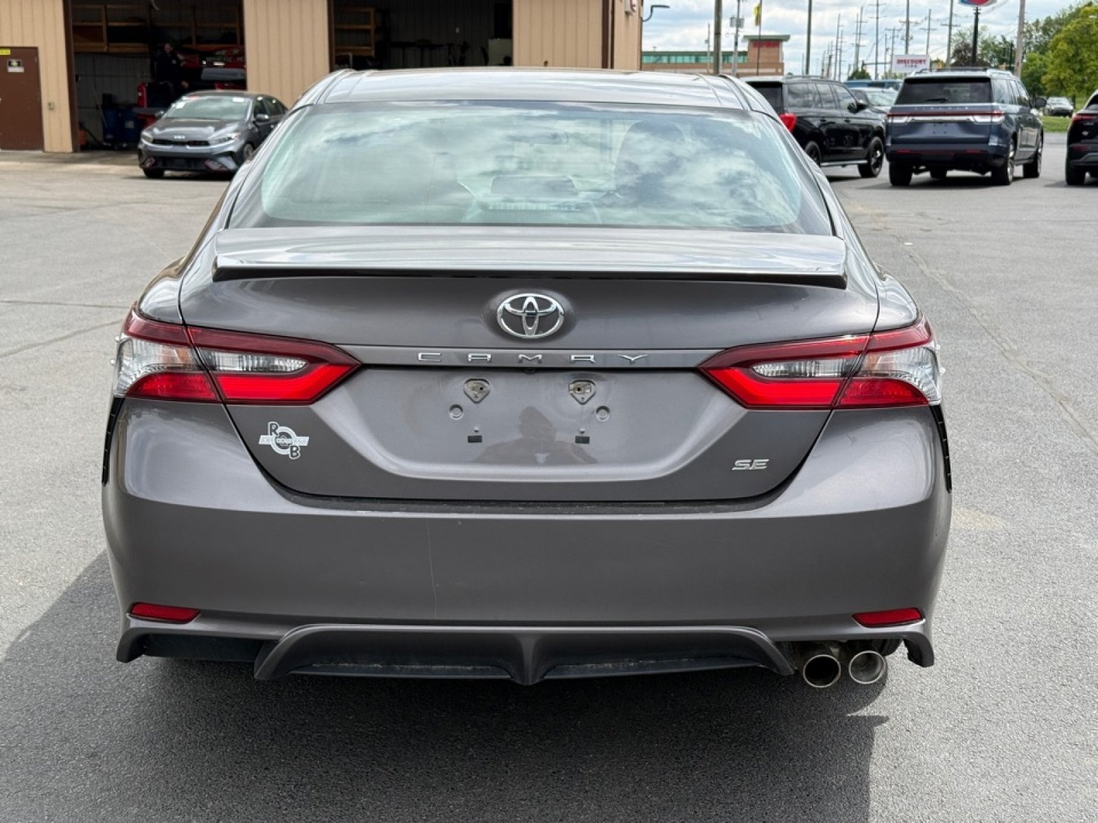 Used 2023 Toyota Camry SE FWD image 7