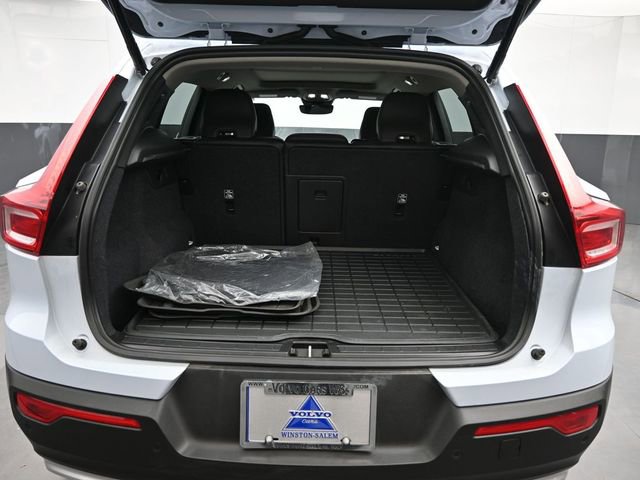 Used 2024 Volvo XC40 B5 Core AWD/4WD image 27