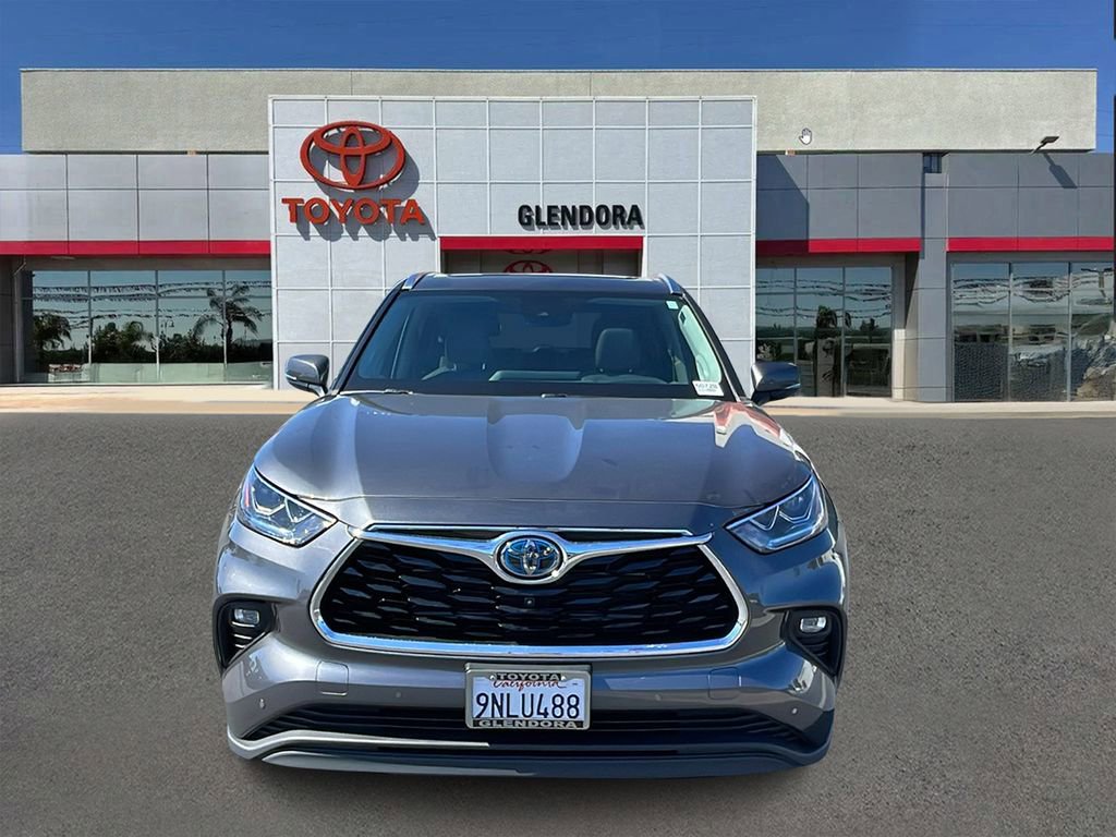 Used 2024 Toyota Highlander Limited image 8