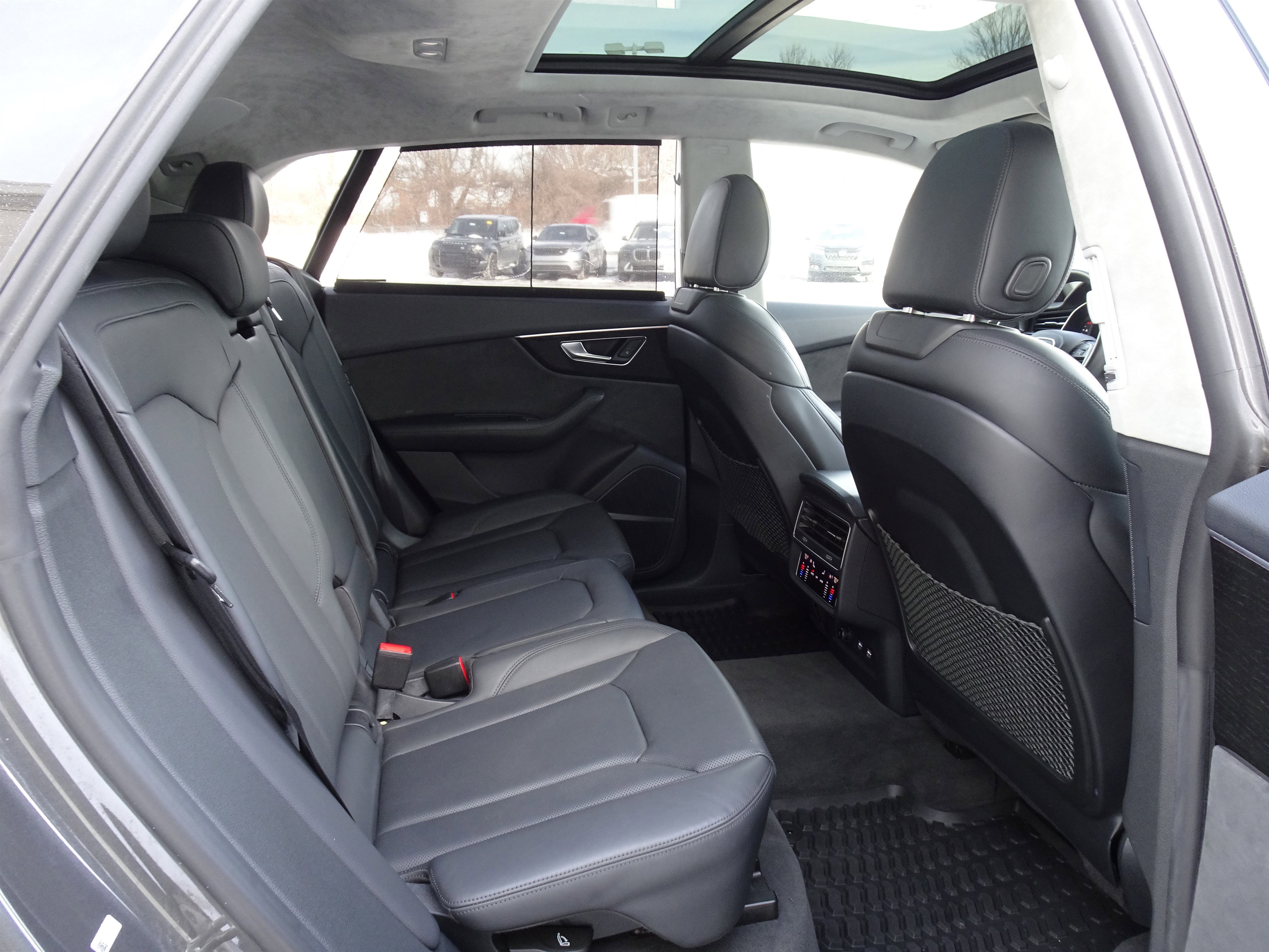 Used 2019 Audi Q8 Prestige w/ Luxury Package image 20