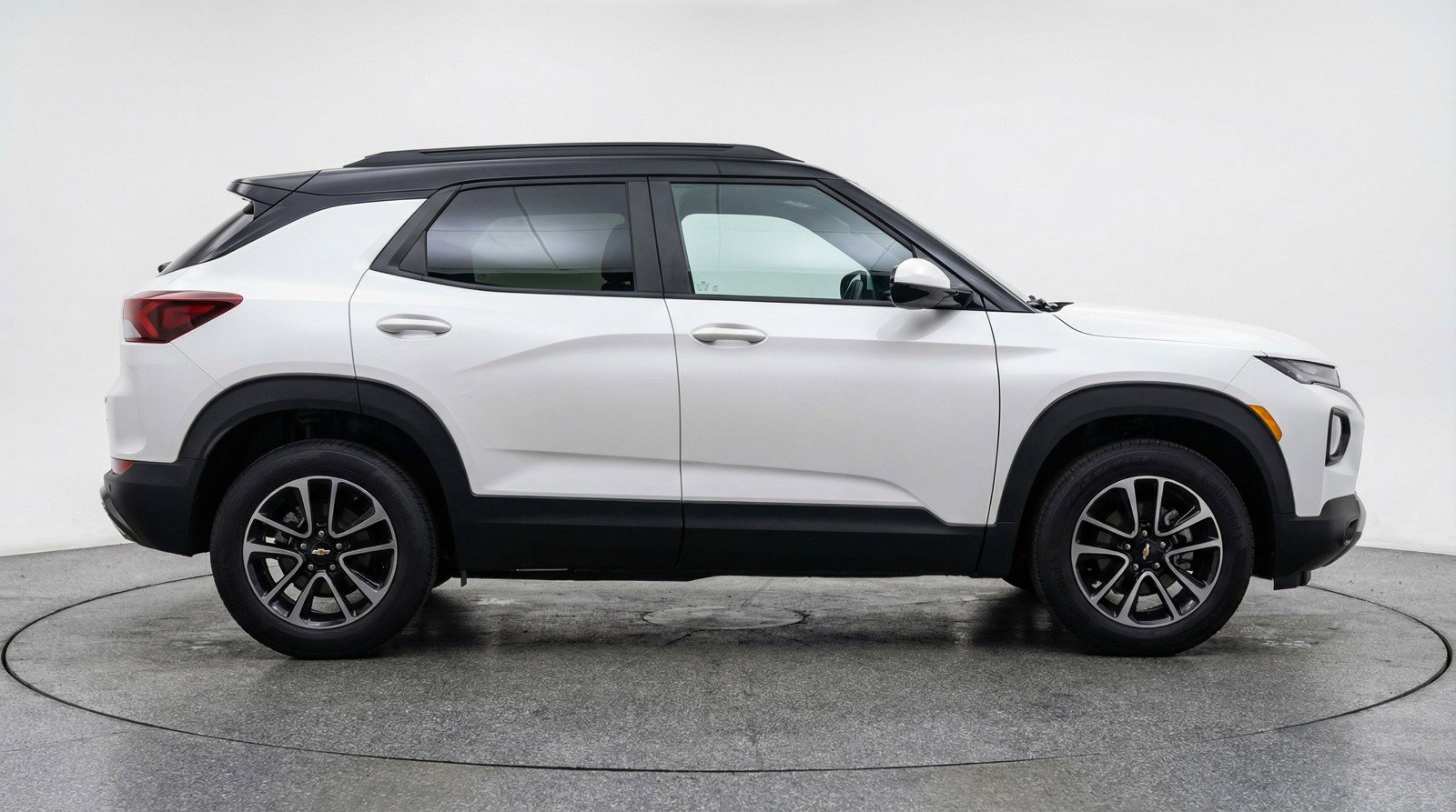 Used 2025 Chevrolet TrailBlazer LT FWD image 9
