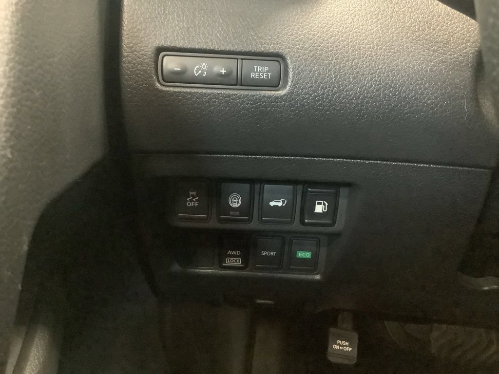 Used 2020 Nissan Rogue SV AWD/4WD image 19
