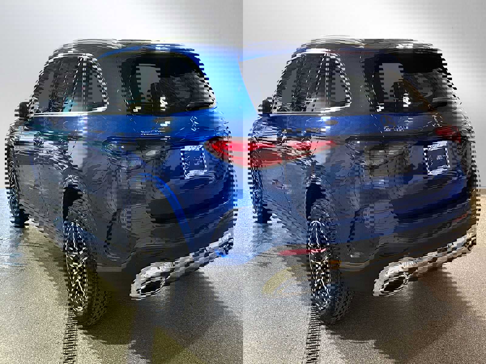 Used 2024 Mercedes-Benz GLC 300 4MATIC image 5