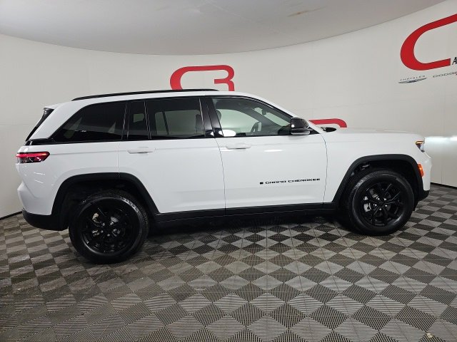 Certified 2024 Jeep Grand Cherokee Altitude image 8