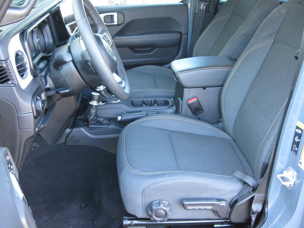 Used 2025 Jeep Wrangler Unlimited Sahara w/ Safety Group image 13