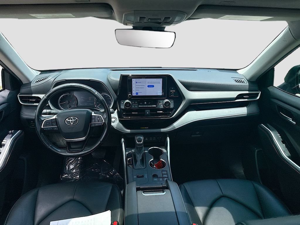 Used 2023 Toyota Highlander XLE FWD image 26