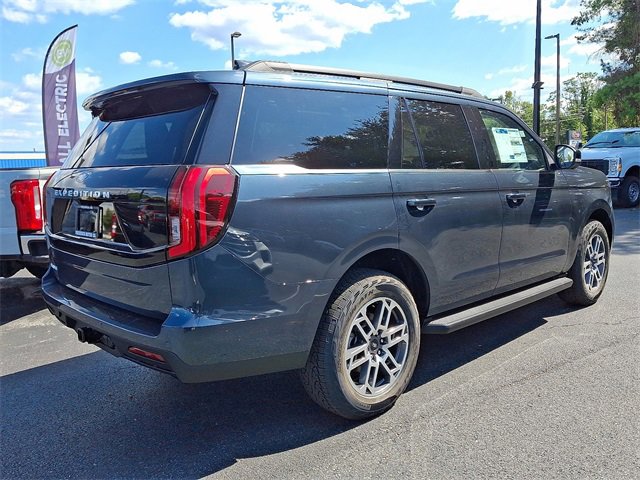 New 2025 Ford Expedition Active image 3