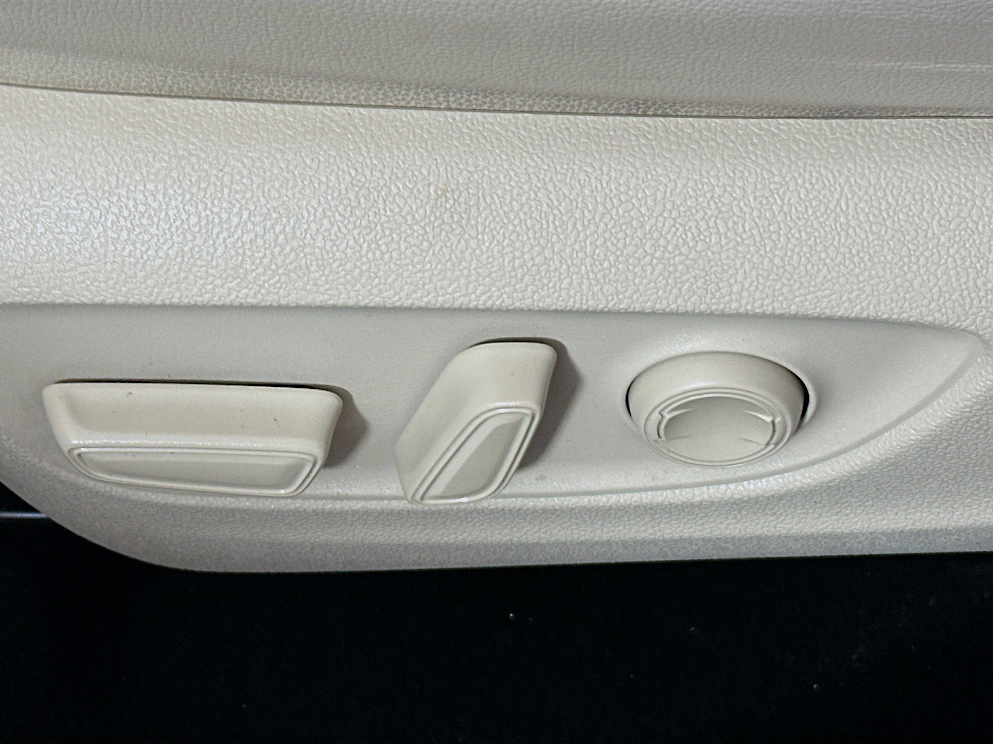 Used 2023 Toyota Highlander XLE image 13