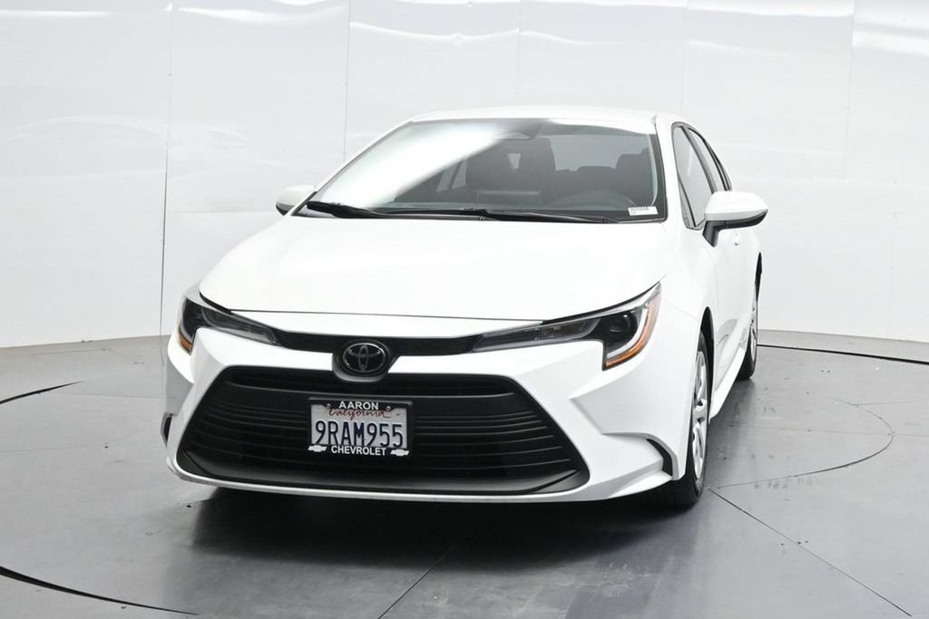 Used 2025 Toyota Corolla LE FWD image 40