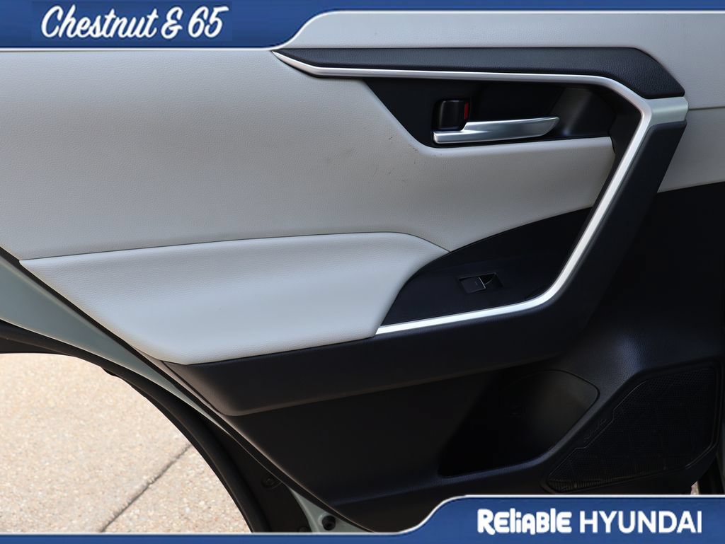 Used 2022 Toyota RAV4 XLE Premium AWD/4WD image 17