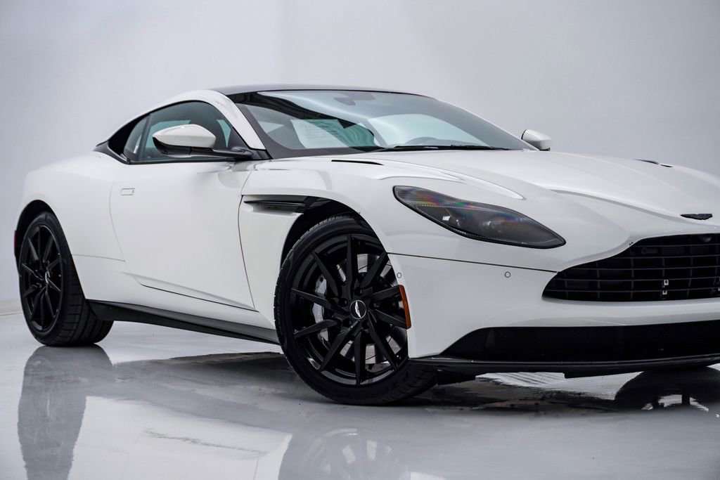 Used 2021 Aston Martin DB11 Coupe video 2