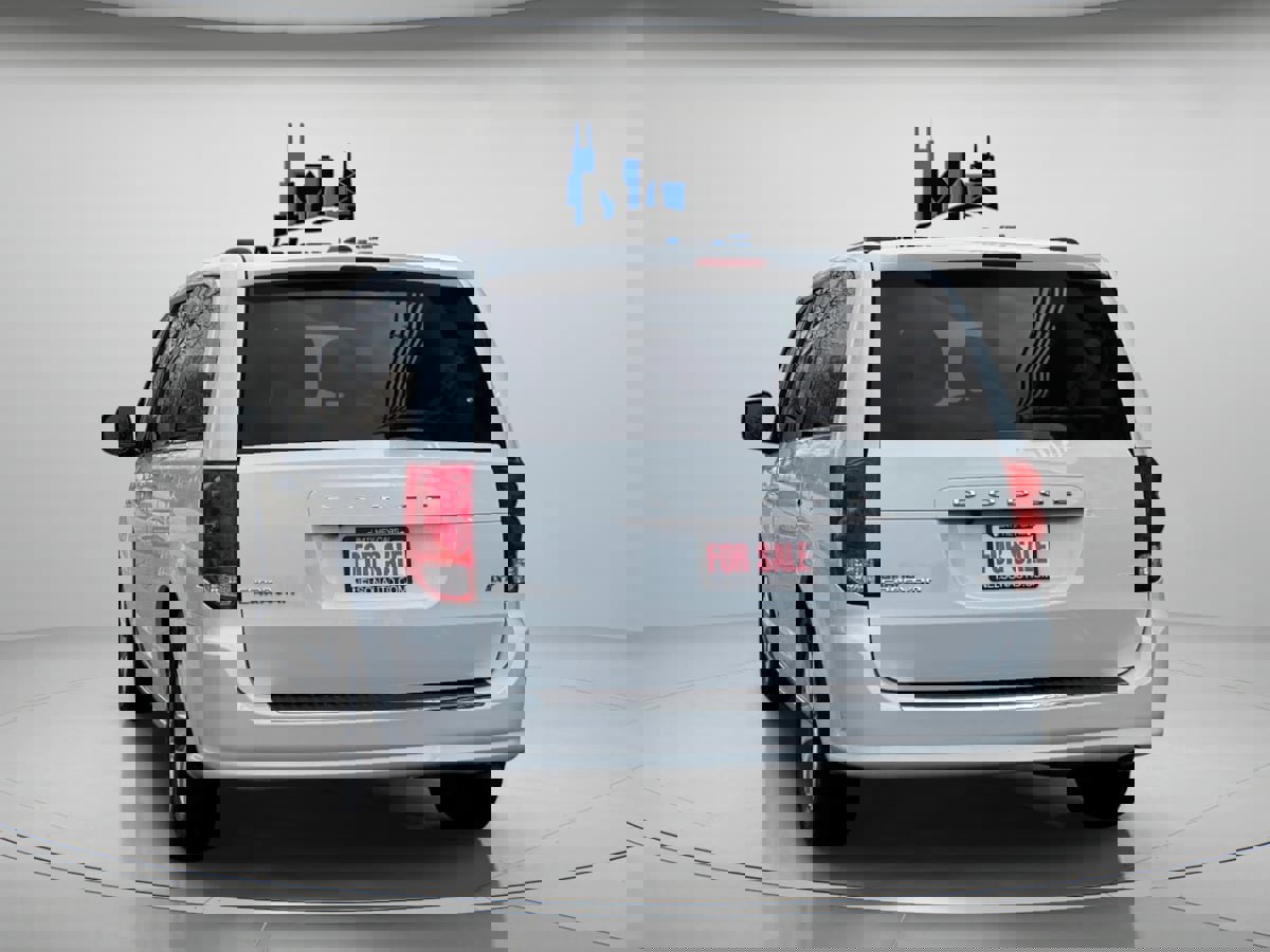 Used 2020 Dodge Grand Caravan SXT w/ Driver Convenience Group image 7