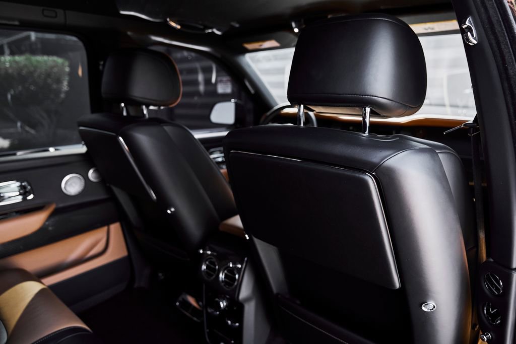 Used 2022 Rolls-Royce Cullinan Black Badge w/ Dark Exterior Package AWD/4WD image 46
