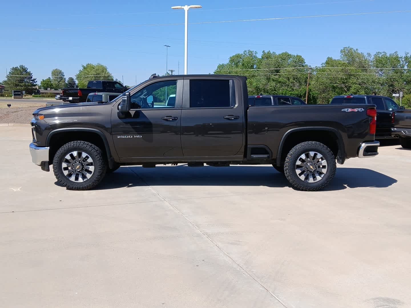 Used 2021 Chevrolet Silverado 2500 LT w/ Convenience Package AWD/4WD image 3