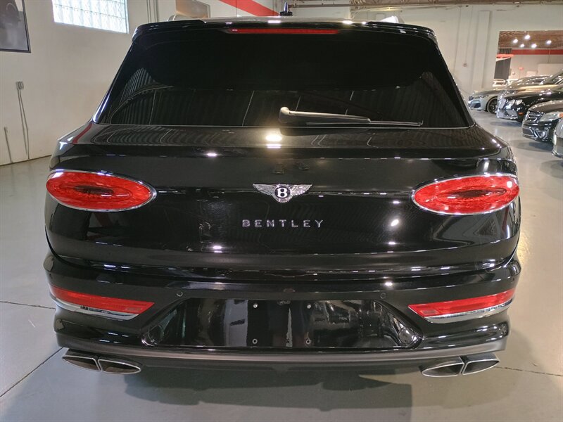Used 2023 Bentley Bentayga AWD/4WD image 4