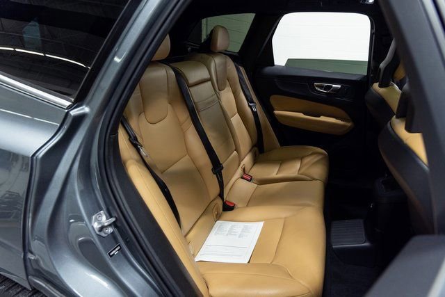 Used 2018 Volvo XC60 T8 Momentum image 24