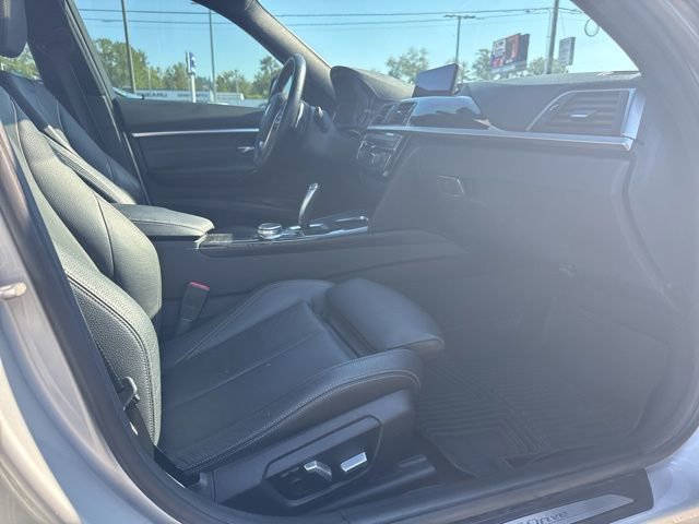 Used 2017 BMW 330e RWD image 9