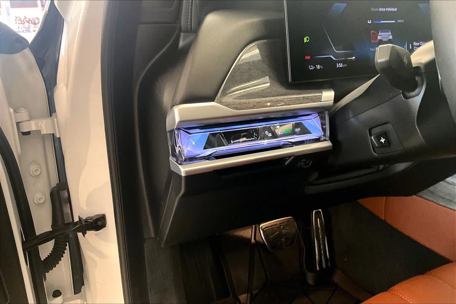 Used 2025 BMW i7 xDrive60 AWD/4WD image 30
