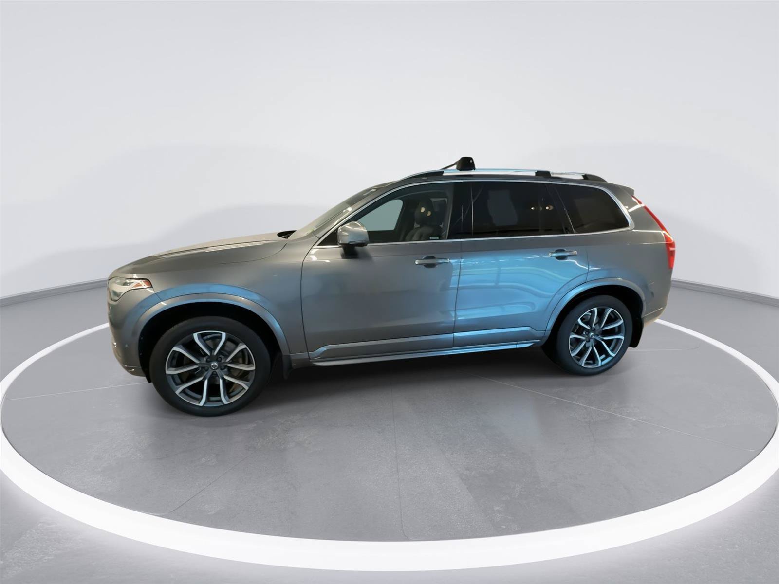 Used 2016 Volvo XC90 T6 Momentum w/ Momentum Plus Package AWD/4WD image 4