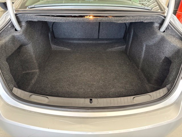 Used 2019 Chevrolet Impala LT w/ LT Leather Package FWD image 11