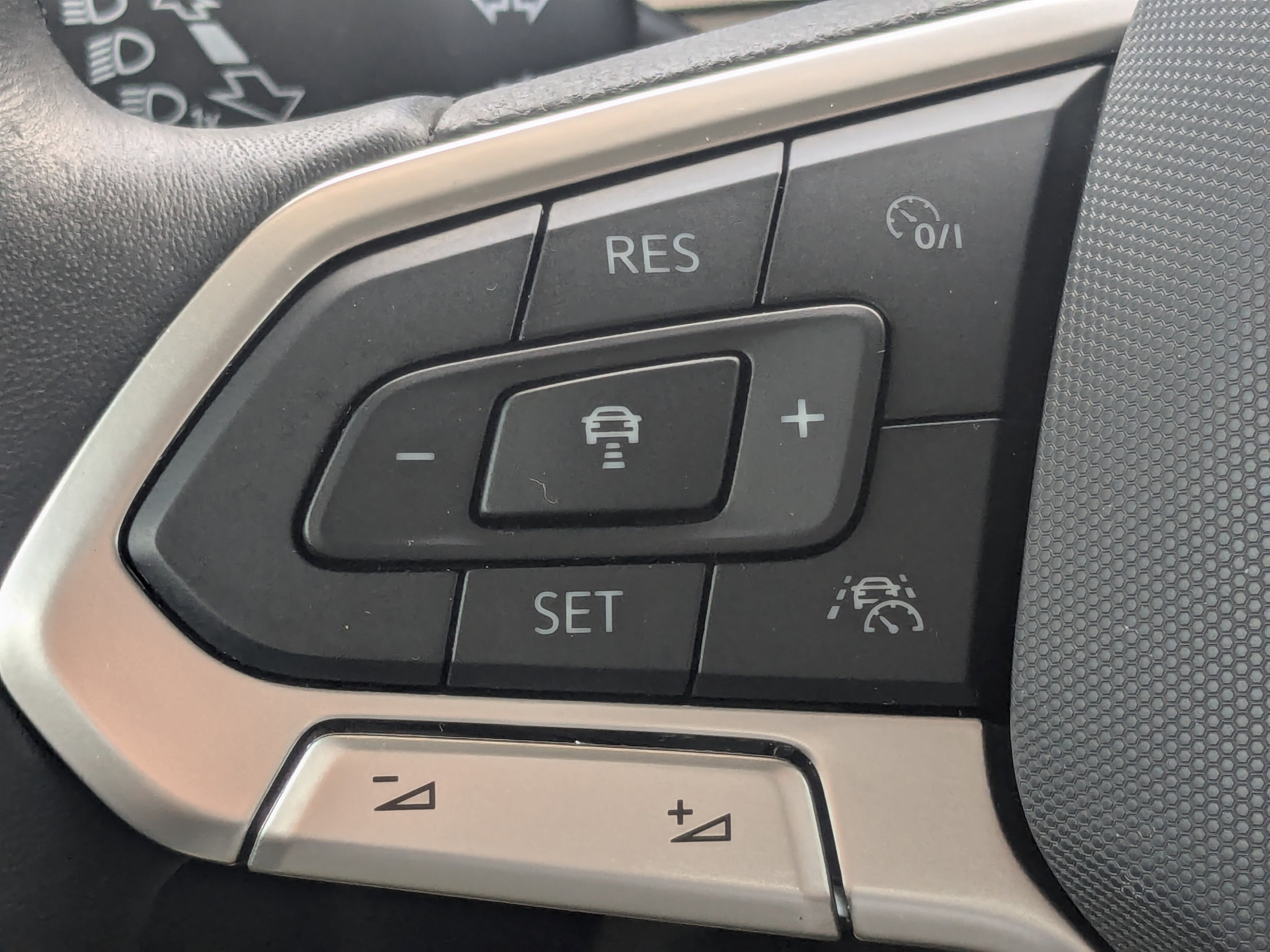 Used 2024 Volkswagen Jetta SE image 30