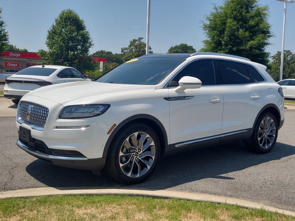 Used 2022 Lincoln Nautilus Reserve w/ Equipment Group 201A FWD image 7